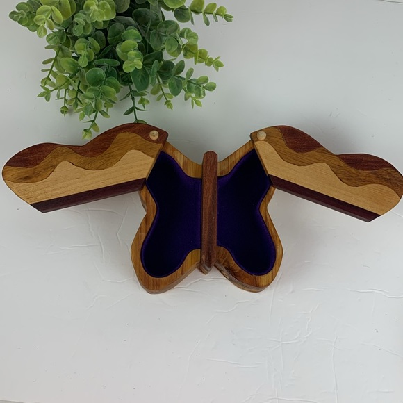 Handcrafted wooden butterfly box - Picture 3 of 15